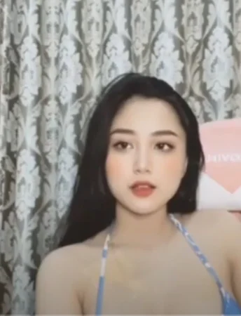 Cô Gái Thiên Thần Xinh Đẹp Mà Anh Em Tình Kiếm