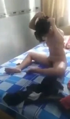 Thanh niên Chăn Bé Lớp 11 Vào Nhà Nghỉ Địt Phê Lòi