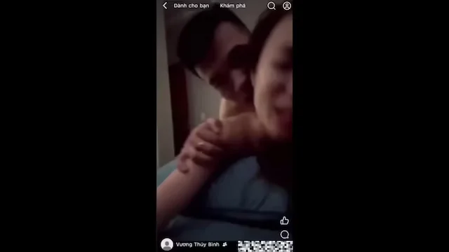 Vợ dâm quay clip chịch thằng khác